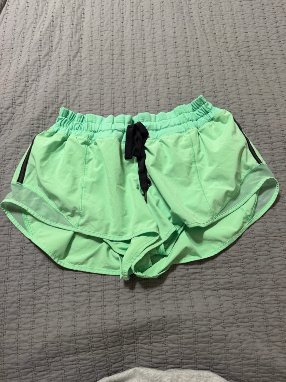 Lululemon Hotty Hot Short *2.5" Pistachio